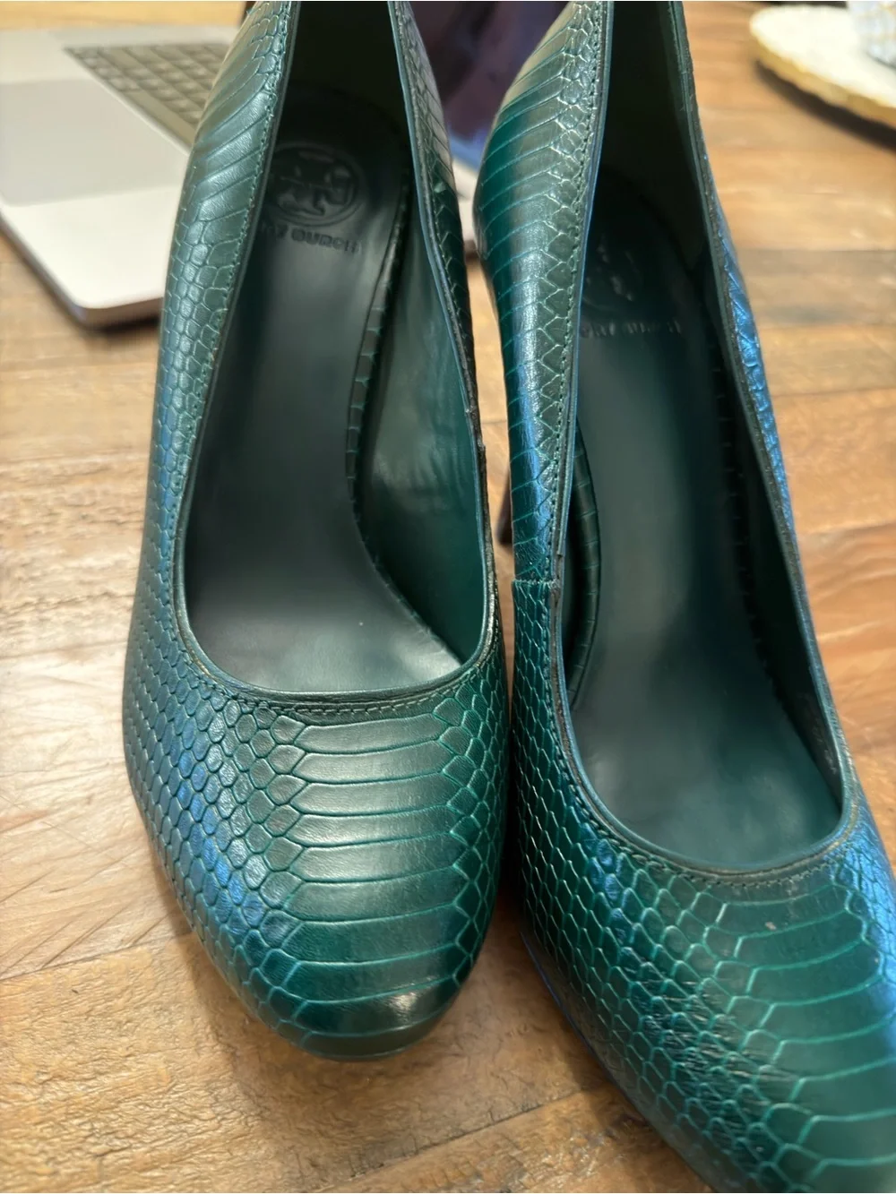 Tory Burch Emerald Green Snake Embossed Leather Pumps 9 M New Never Worn